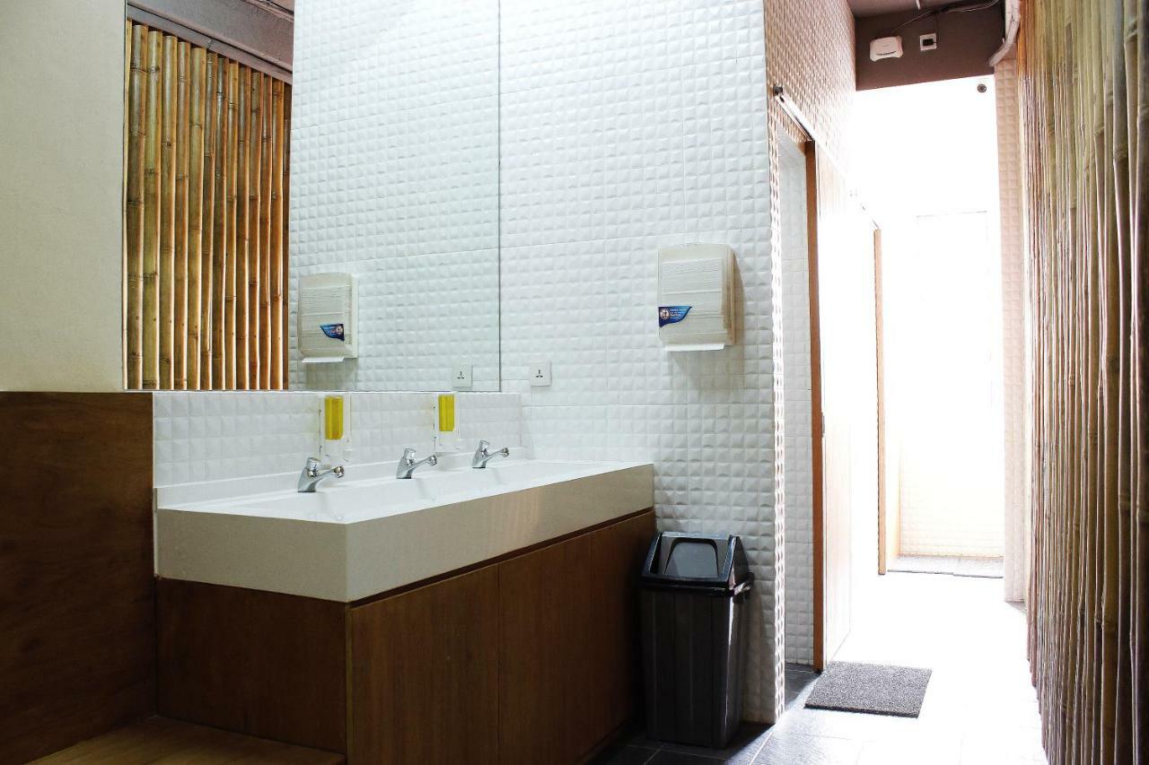 ג'קרטה Teduh Hostel Kota Tua מראה חיצוני תמונה
